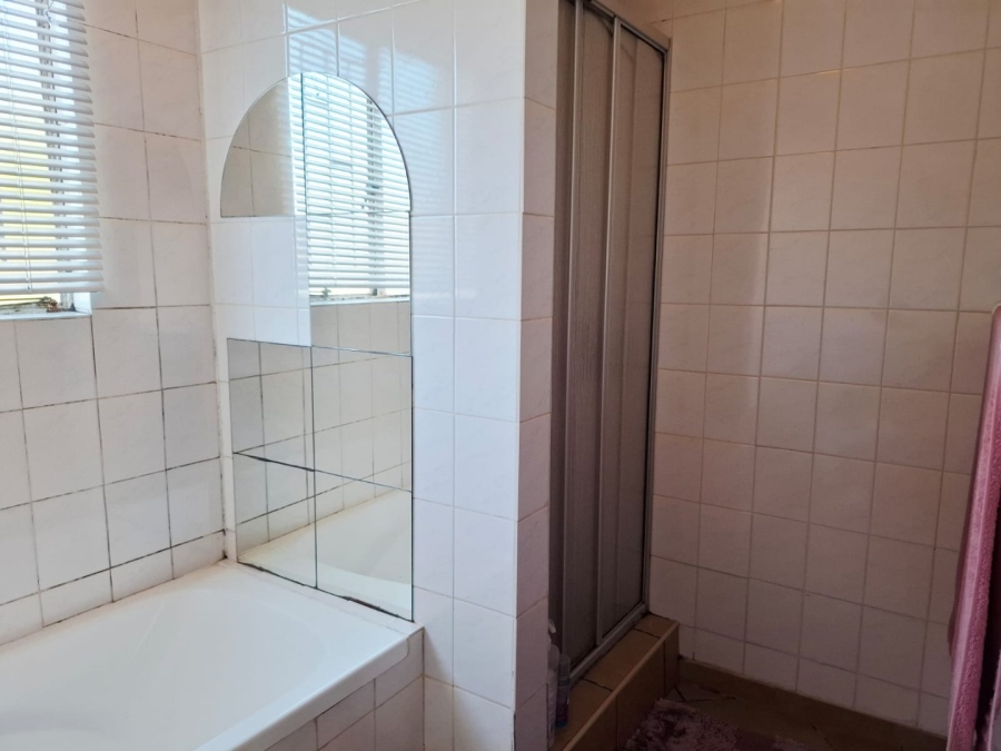2 Bedroom Property for Sale in Langenhovenpark Free State